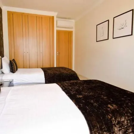 Beautiful 2 Bed With Pool Near Da Rocha *