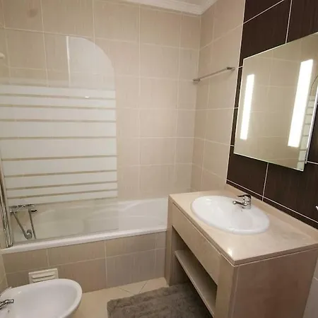 Apartman Beautiful 2 Bed With Pool Near Da Rocha *